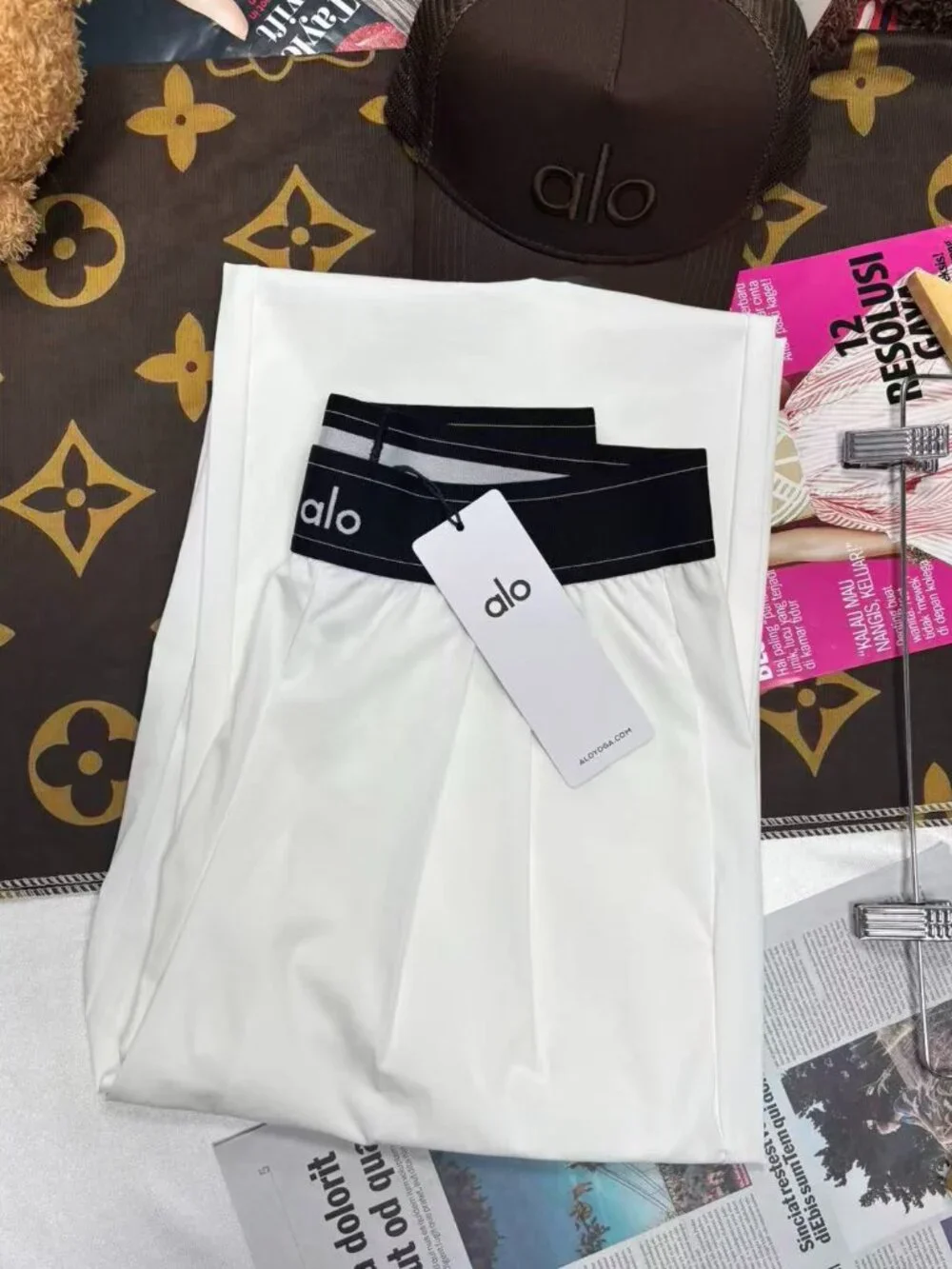 🆕Alo Yoga Suit Up Trouser White Regular Size 📦 Everyday Wear